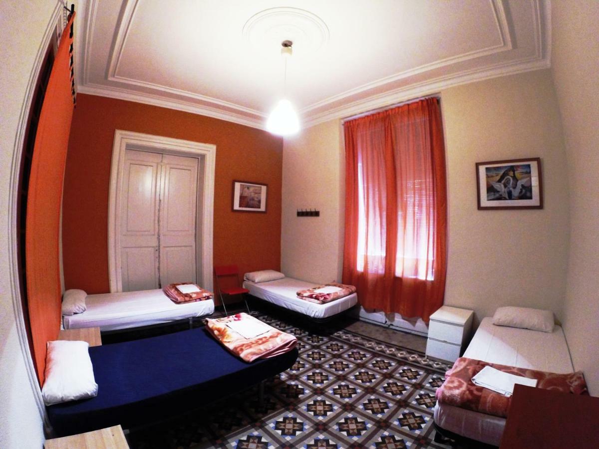 Sleeping Inn Barcelona Bagian luar foto